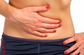 douleurs abdominales dues à la présence de parasites dans le corps